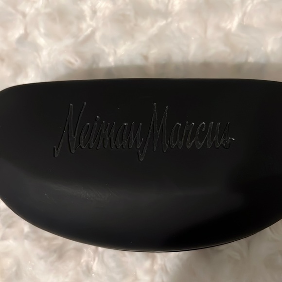 Neiman Marcus Accessories - NEIMAN MARCUS HARD SHELL SUNGLASS CASE•FITS MOST SUNGLASSES•BRAND NEW